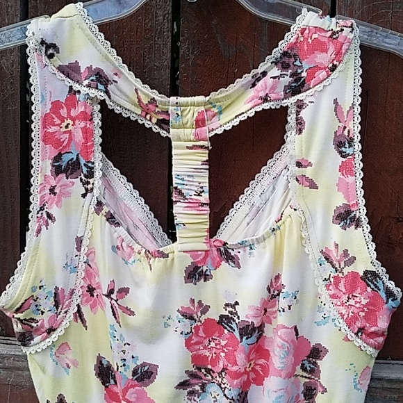 💛American Rag flowered top💛 - Picture 4 of 5